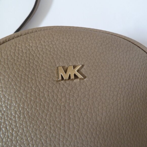2018 MK MIchael Kors Pebble Leather Canteen Cross Body Truffle NO FRINGE DANGLE - Picture 2 of 11